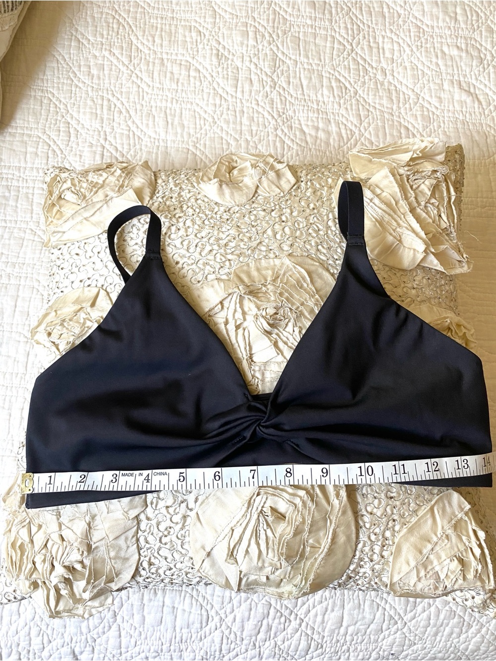 Gymshark Black Twist Front Elevate Sports Bra Bralette Size M-L - Picture 6 of 12